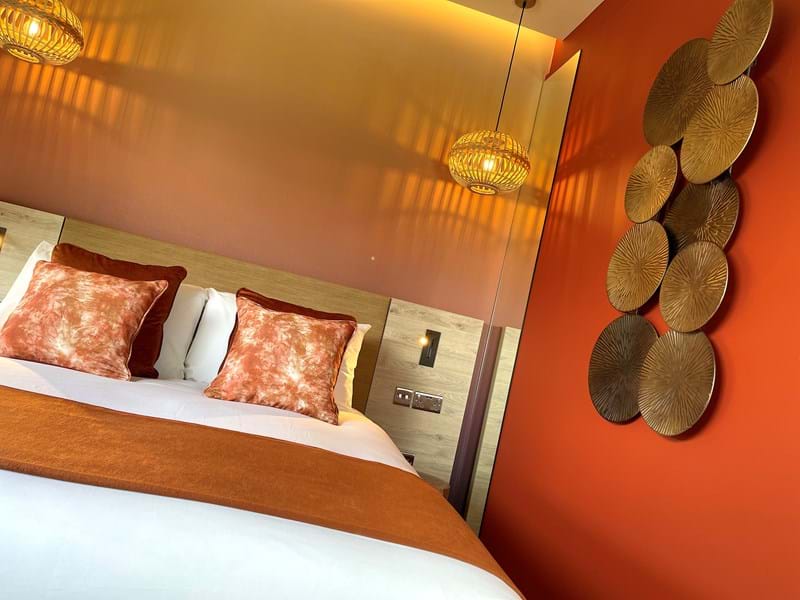 Orange King Room Hex Hotel